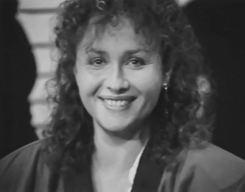 Kadr z „Dziennika Telewizyjnego”, 28.10.1989. Joanna Szczepkowska ogłasza: „Proszę Państwa, 4 czerwca 1989 roku skończył się w Polsce komunizm”
